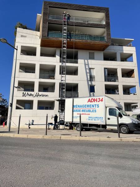 Besoin de de Manutentionner du Matériel avec un Monte Meubles sur vos chantiers sur Montpellier et les alentours