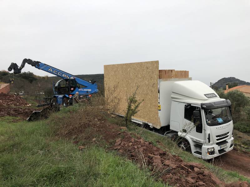 Transport de panneaux et matériels pour une construction écologique dans l'Hérault